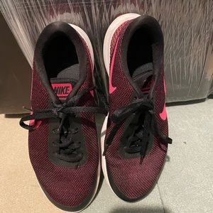 Size 7W Nike Flex tennis shoes